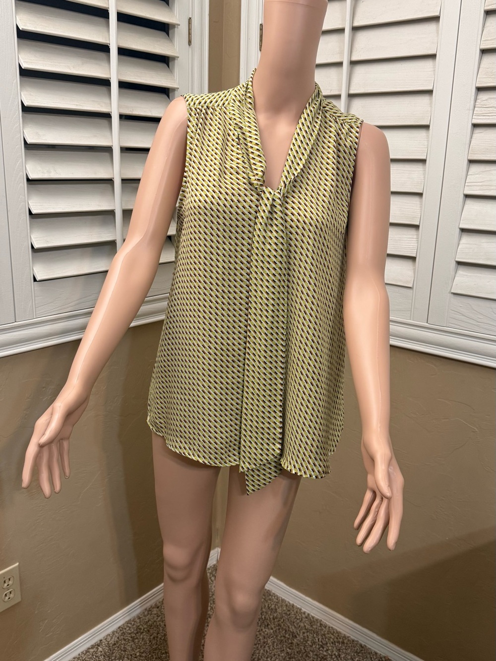 Carolina Belle Yellow Patterned Tie-Neck Sleeveless blouse